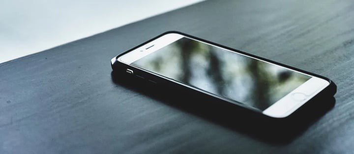 Kuvitus artikkeliin: Periscope on historiaa: mitä livemarkkinoinnista kannattaa oppia?